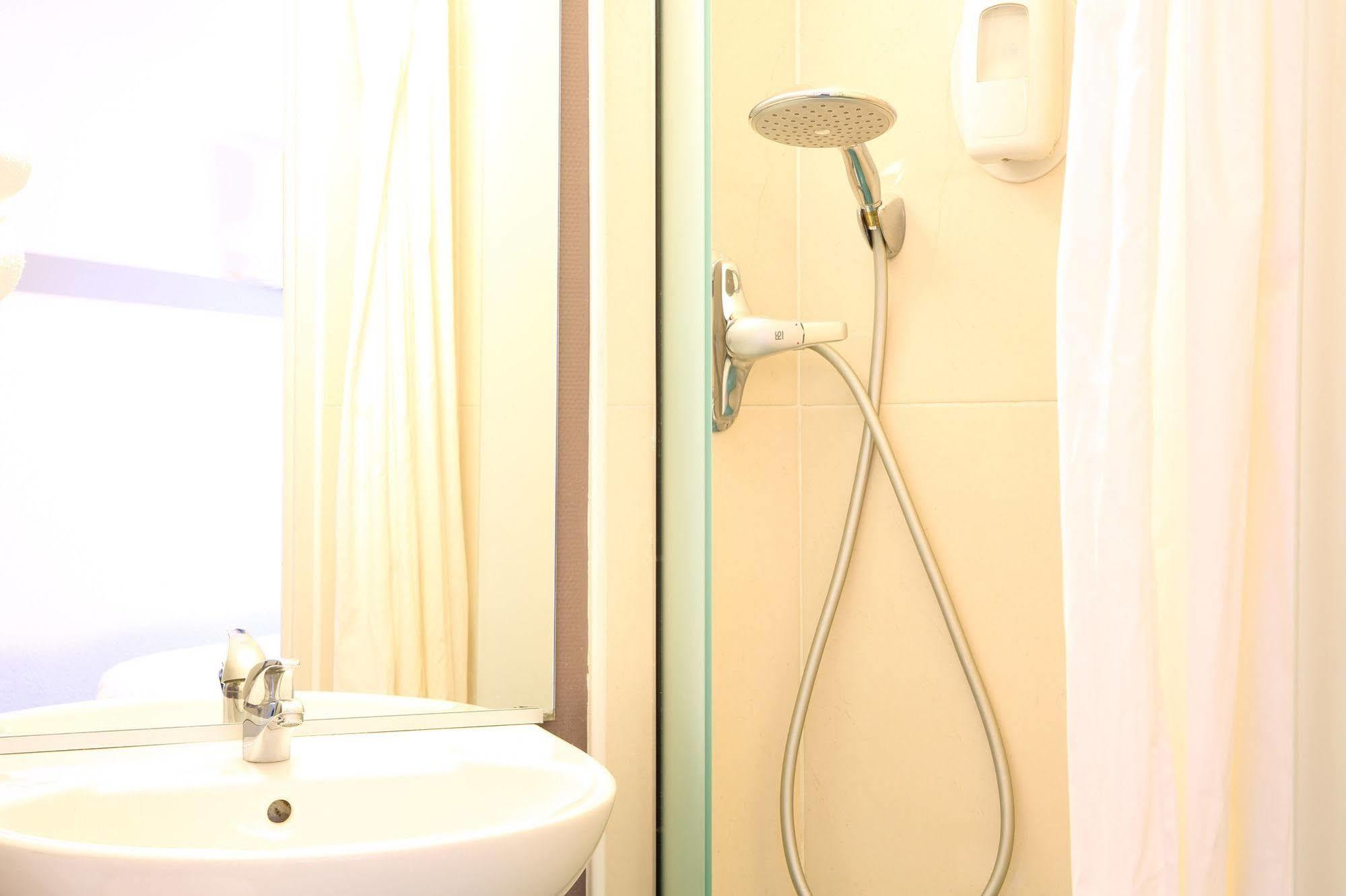 B&B Hotel Villeneuve Loubet Plage מראה חיצוני תמונה